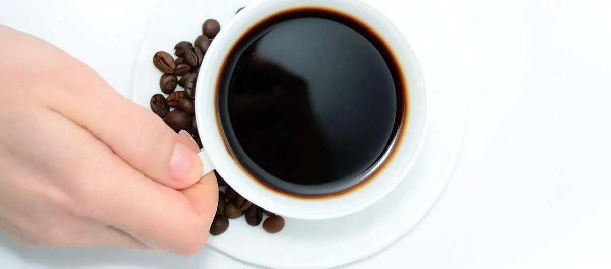 بهترین ترفندهای پاک کردن لکه چای و قهوه از روی فنجان