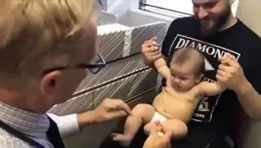 ببینید این پزشک چقدر راحت به بچه آمپول می زند!+ فیلم