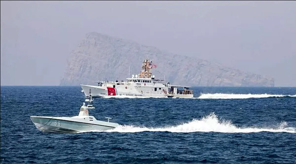 عبور قایق بدون سر نشین آمریکایی از تنگه هرمز