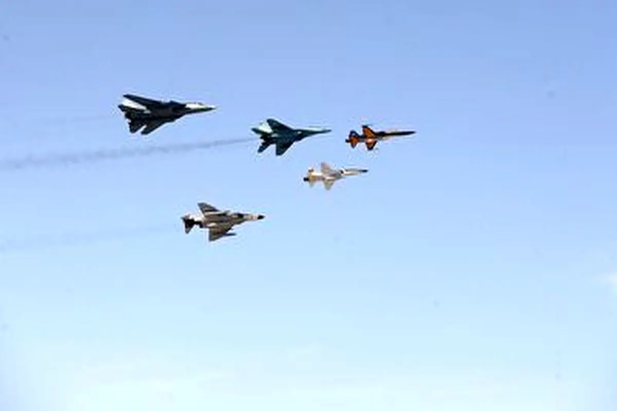 رژه هوایی بی نظیر جنگند‌ه‌های نیروی هوایی+ فیلم
