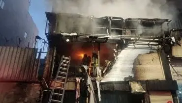 آتش‌سوزی یک ساختمان تجاری در بازار تهران +فیلم