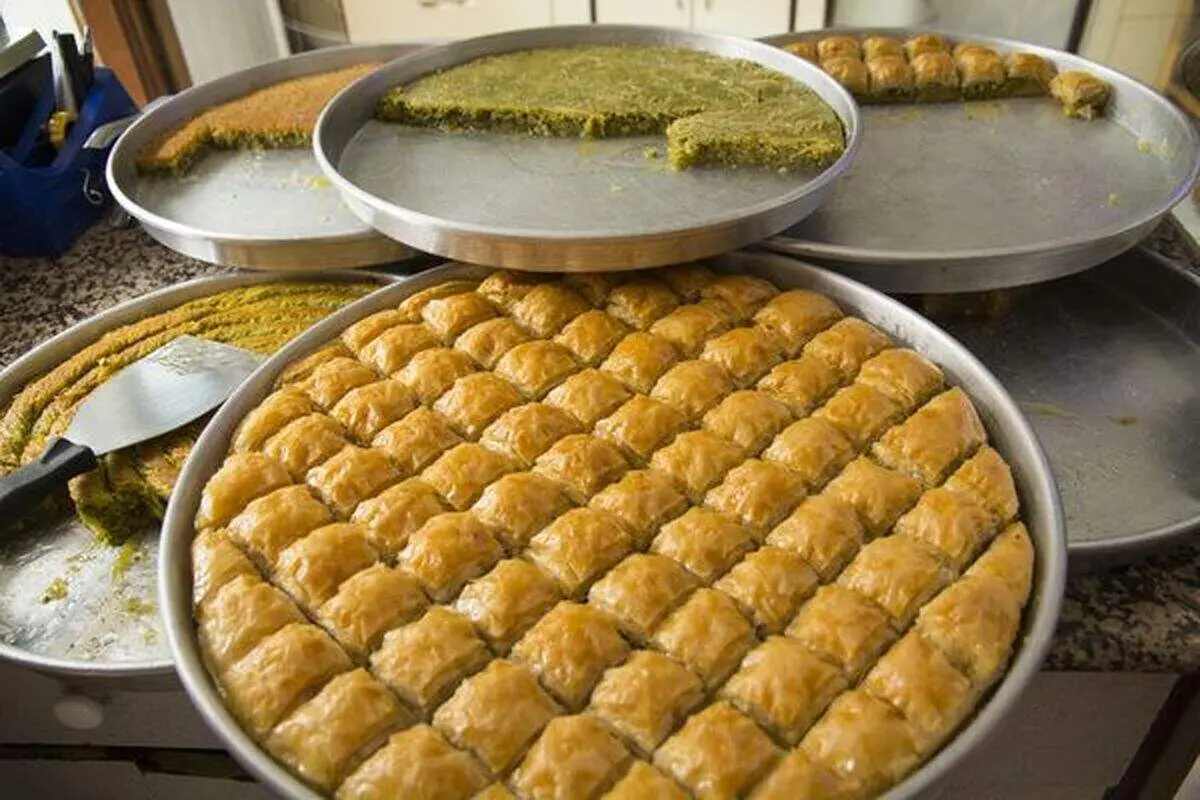 چرا باقلوای خانگی خمیر می شود؟