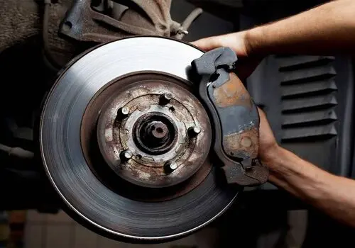 قیمت جدید انواع لنت ترمز خودرو + جدول بهمن ماه ۱۴۰۴