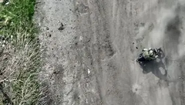 لحظه هدف قرارگرفتن موتورسوار روس از آسمان+ فیلم