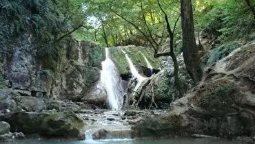 آب در این آبشار سربالا می‌رود!+ فیلم