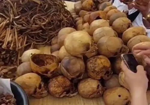 حرکت جالب یک قومی در معبدی در مالزی+ فیلم