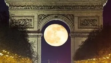 تصویری هیجان انگیز از شکار ماه کامل زیر طاق پیروزی پاریس+ عکس