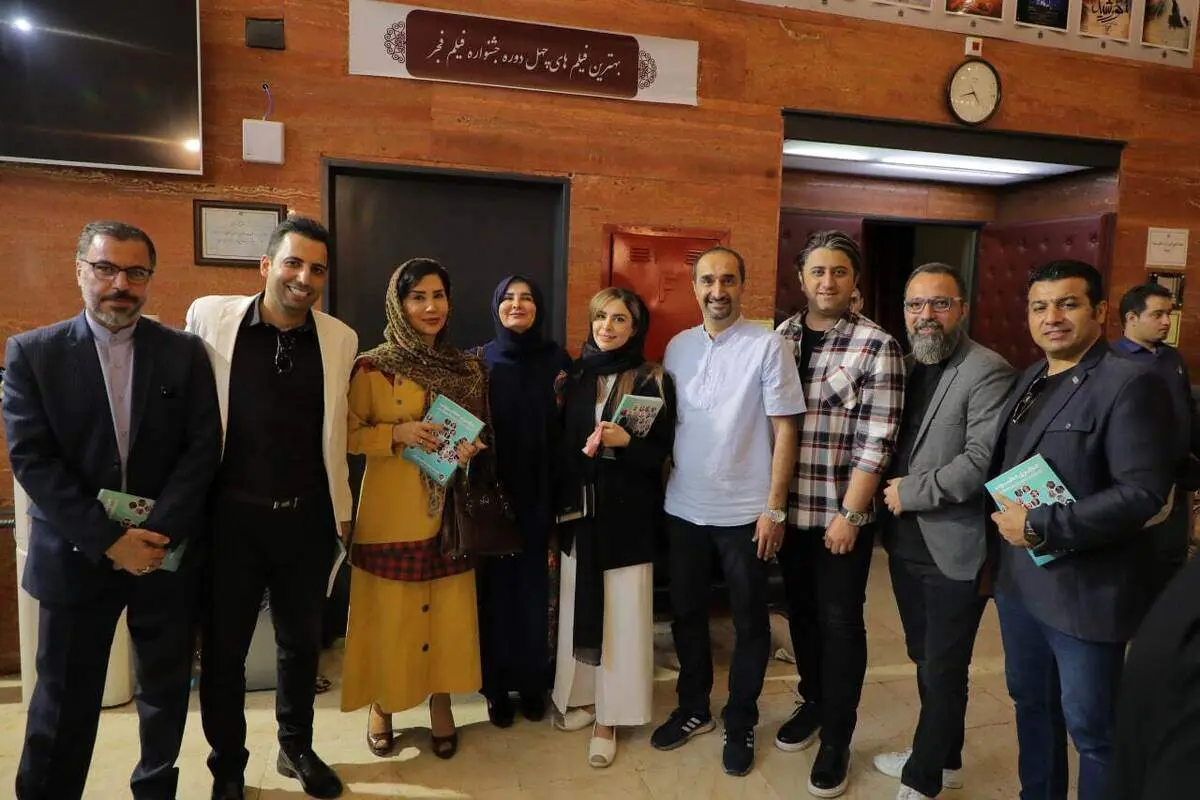 فیلم| رونمایی از کتاب «مجری محبوب» سیدمحبوب احمدی‌زاد