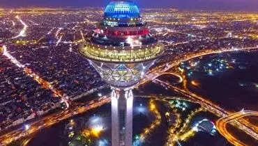 لحظه شوکه کننده برخورد صاعقه به برج میلاد تهران+ فیلم