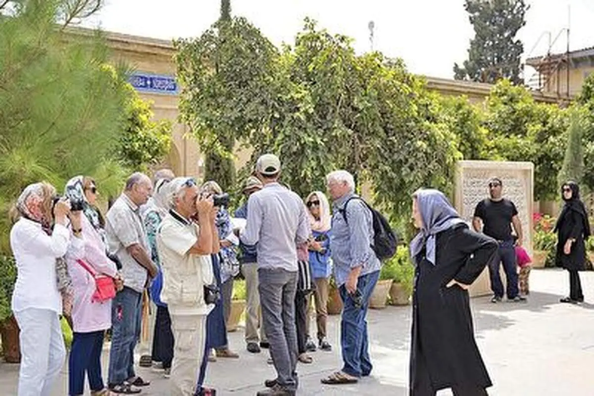 حال و روز خنده دار توریست خارجی بعد از خوردن چلوکباب با کره و‌ دوغ محلی+ فیلم