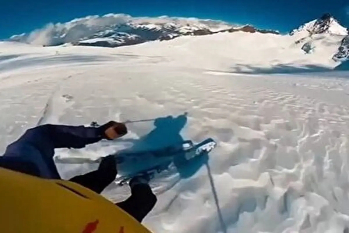 لحظه وحشتناک سقوط اسکی باز به داخل چاه یخی+ فیلم