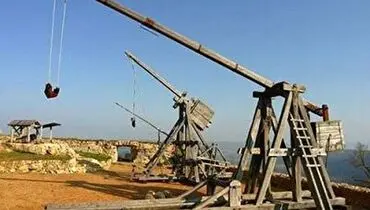 روش عجیب پرتاب تریاک از مرز افغانستان به داخل خاک ایران با منجنیق!+ فیلم