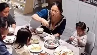 لحظه دلهره آور نجات کودک توسط مادرش با انجام مانور هایملیخ+ فیلم