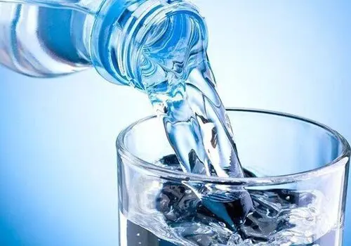 خواص شگفت انگیز نوشیدن آب داغ 