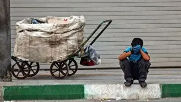 التماس دردناک کودک برای جلوگیری از زباله گردی پدرش + فیلم
