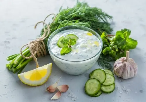 پخت کشک و بادمجان رژیمی در 4 مرحله ساده