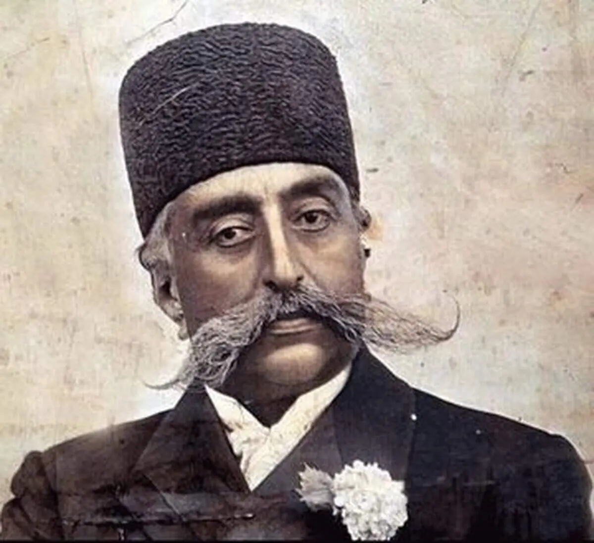 تصویری کمیاب از تاج‌گذاری مظفرالدین شاه قاجار