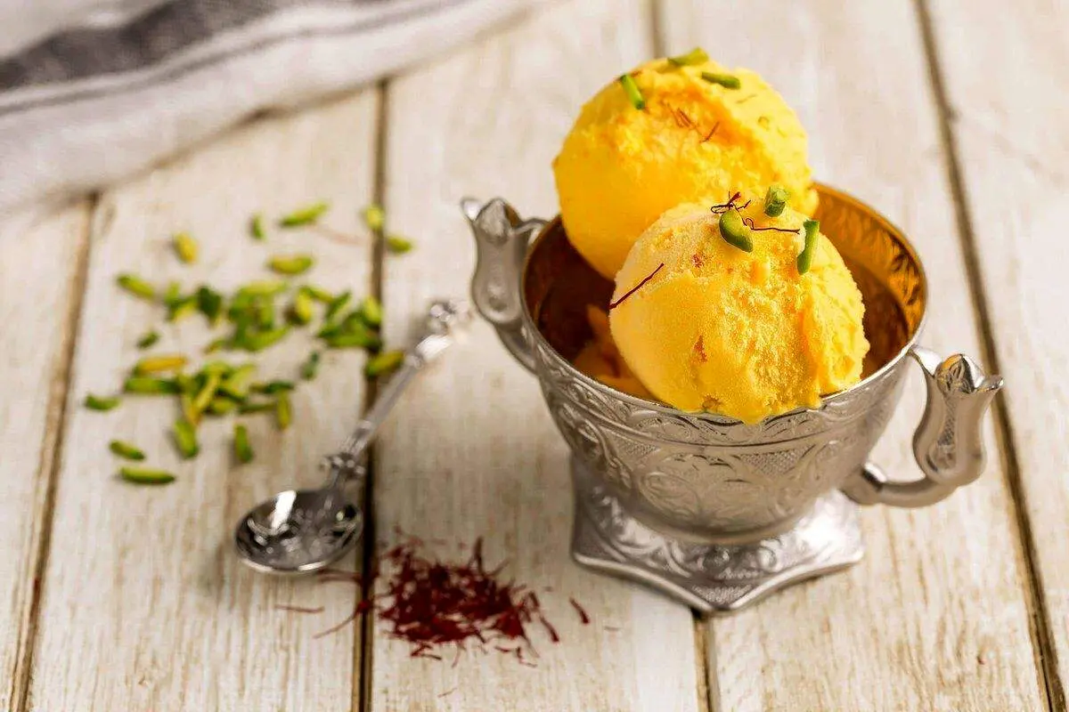 طرز تهیه بستنی سنتی زعفرانی