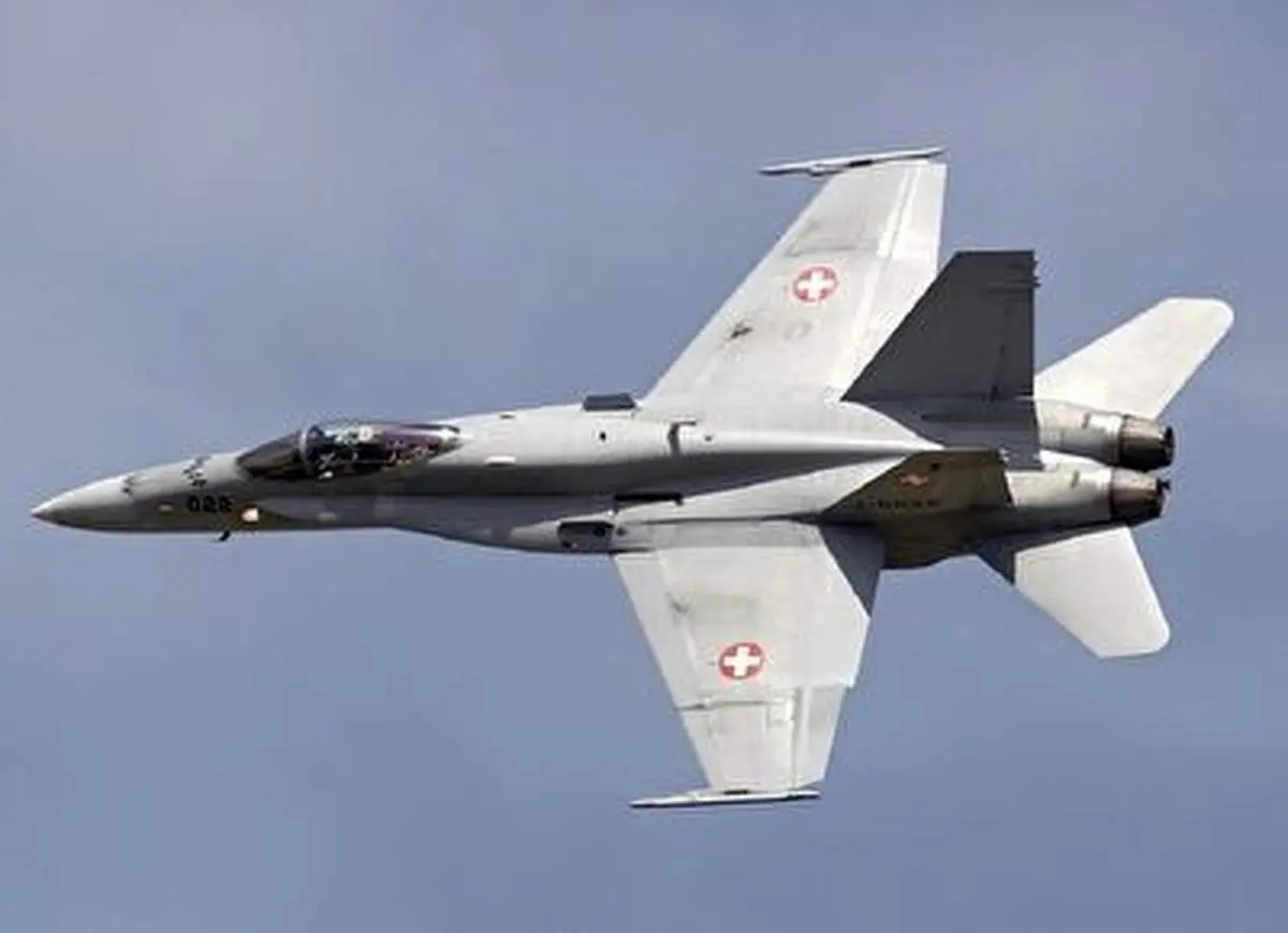 لحظه سقوط جنگنده F-18 هورنت نیروی هوایی اسپانیا+ فیلم