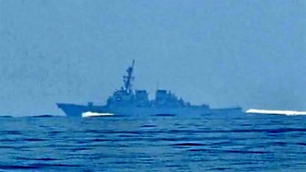 سپاه عکس های ناو همیلتون را منتشر کرد| ناو آمریکایی زیر ذره بین ایران