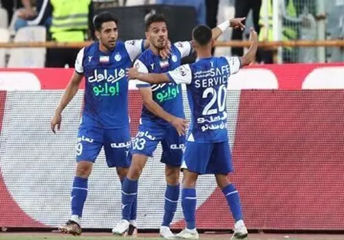 مدافع استقلال پش از شایعات جنجالی قرارداد بست!