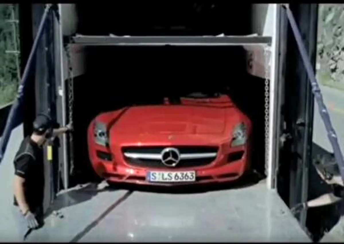 لحظه عجیب حرکت مرسدس بنز روی دیواره و سقف تونل توسط مایکل شوماخر+ فیلم