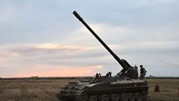 هدف قرارگرفتن نیروهای اوکراینی توسط توپخانه خودکششی 2S5 Giatsint-S روسیه+ فیلم