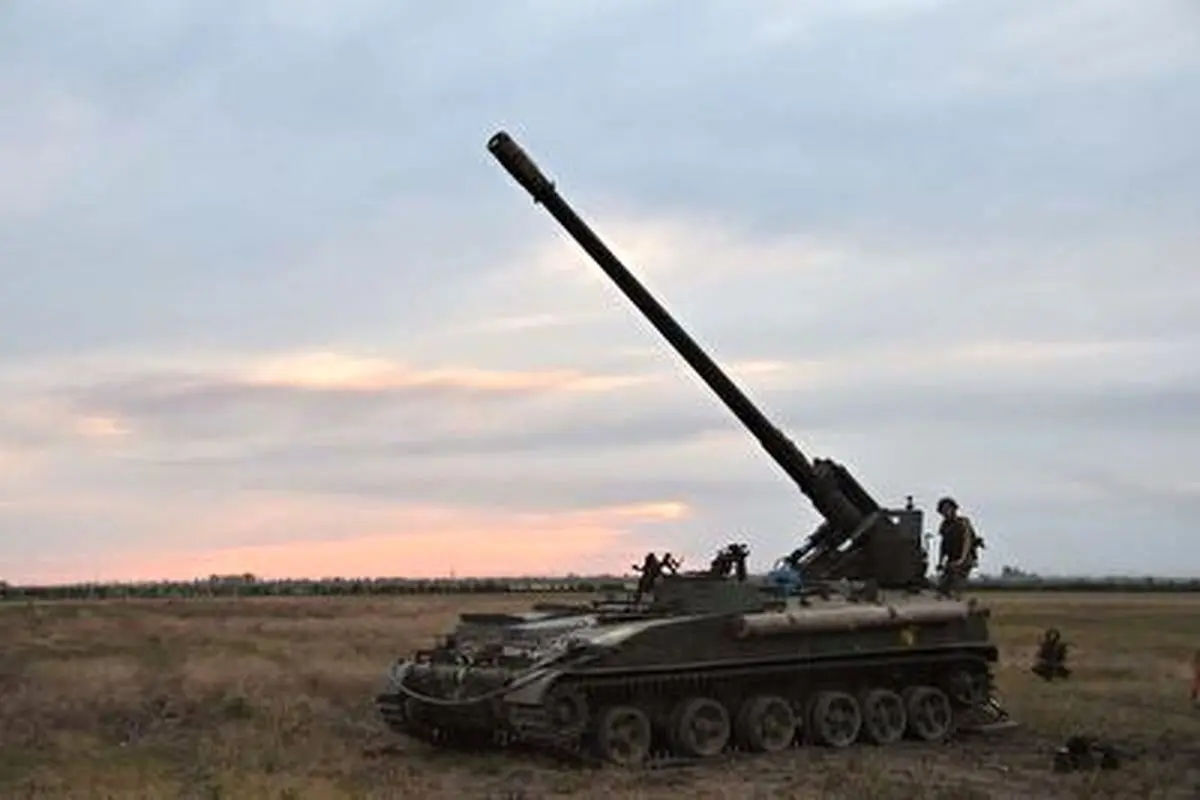هدف قرارگرفتن نیروهای اوکراینی توسط توپخانه خودکششی 2S5 Giatsint-S روسیه+ فیلم