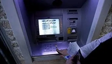 یک ترفند جالب برای وقتی که خودپرداز کارت شما را پس نمی دهد!+ فیلم