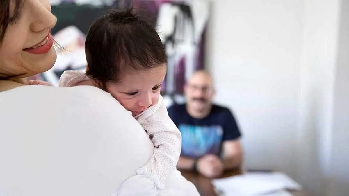 چرا نوزاد بغل می خواهد؟