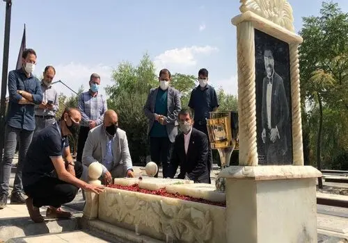 مادر علی انصاریان: اموال پسرم را بالا کشیده‌اند و با اسلحه تهدیدم می‌کنند