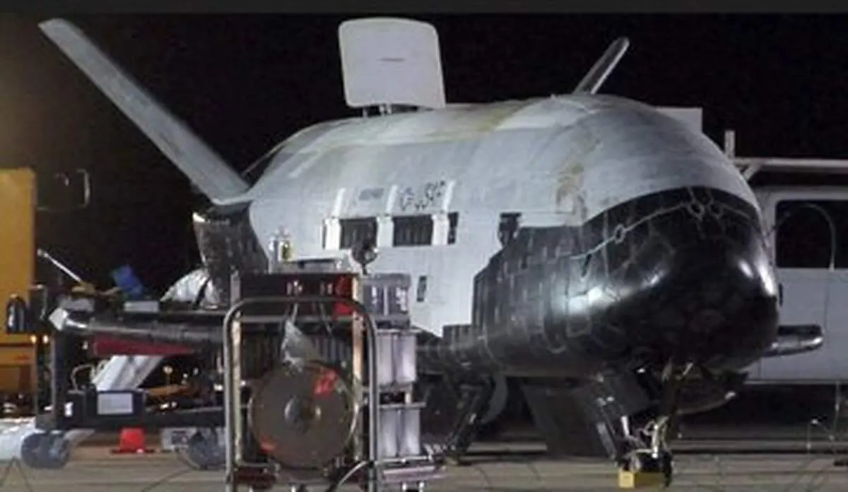 رهاسازی یک شی ناشناس توسط هواپیمای مرموز چینی+ عکس