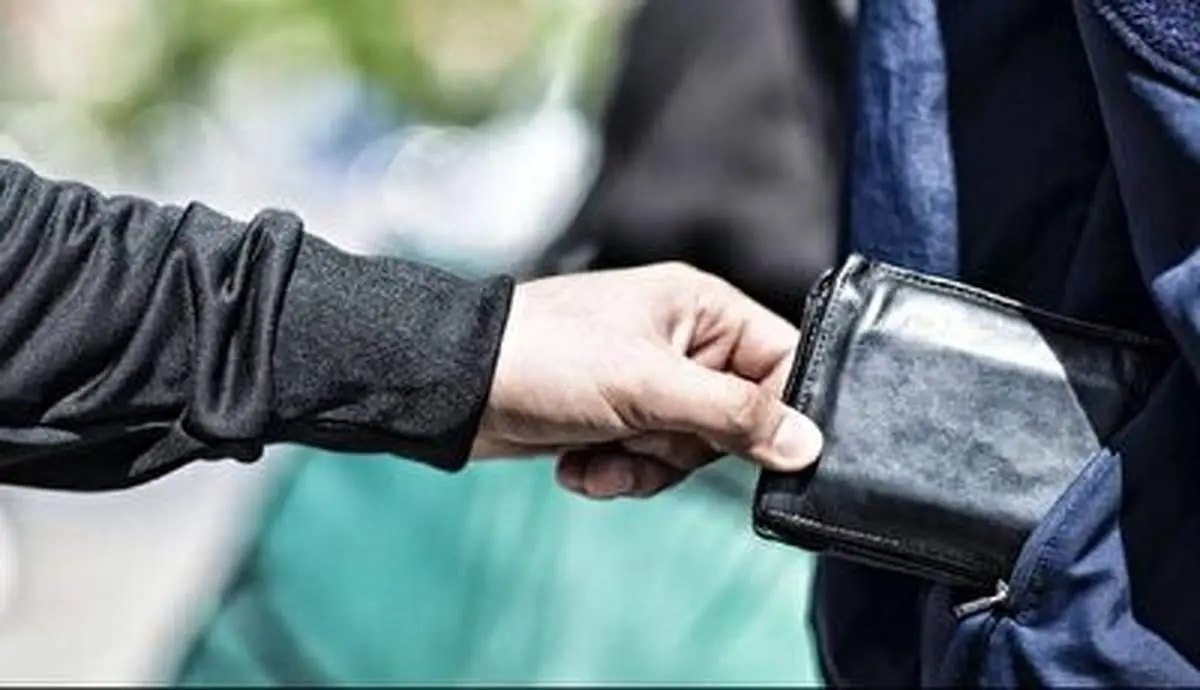 بدشانسی یک زن در مواجهه با جیب برها+ فیلم