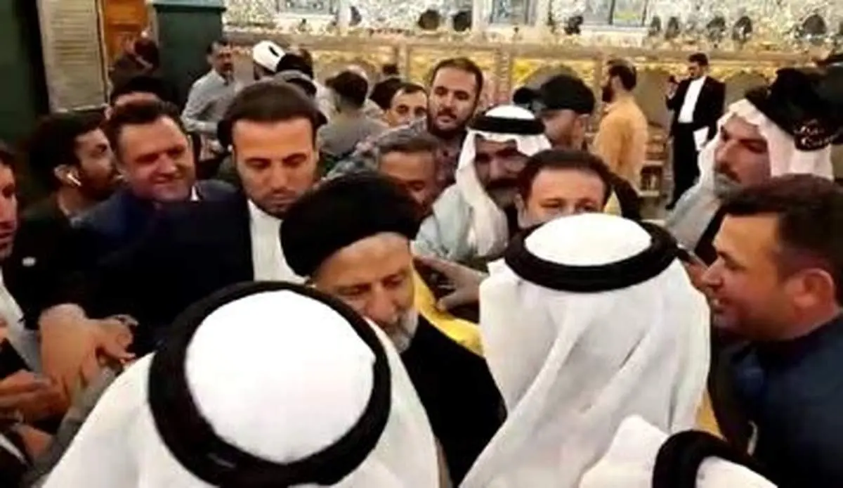 اهدای عبای عربی به رئیسی در حرم حضرت زینب+ فیلم