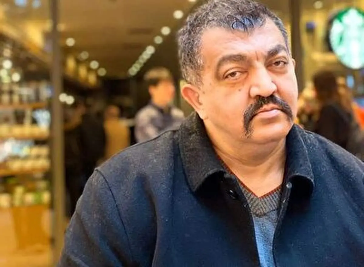 اجرای زنده ترانه «پوست شیر» ابی توسط احمد ایراندوست در خیابان + فیلم