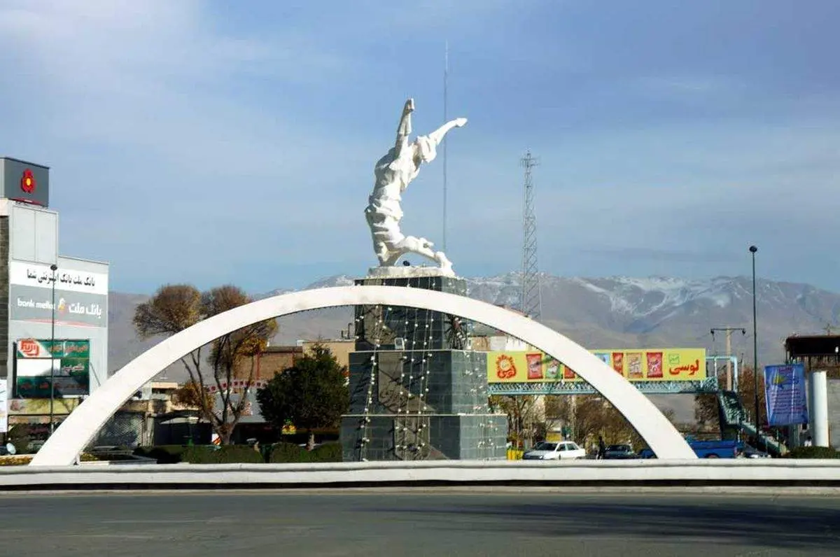 نصب مجسمه اولین بانوی تاریخ‌نگار جهان در سنندج +عکس