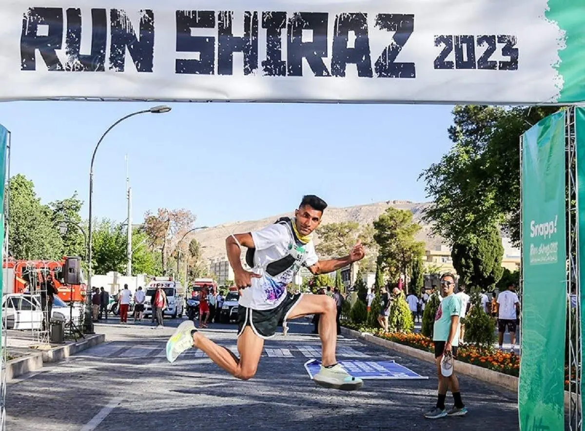 حضور زنان بدون حجاب در ماراتن شیراز جنجال برانگیخت؛ دادستانی شیراز از برخورد با برگزارکنندگان خبر داد+ تصاویر