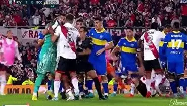  درگیری فیزیکی شدید بازیکنان در پایان بازی سوپرکلاسیکو آرژانتین+ فیلم