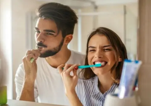 بهترین ترفند‌های جرم گیری دندان در خانه
