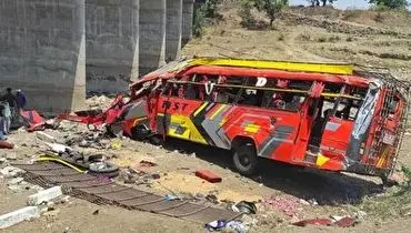 مرگ دردناک ۱۵ نفر بر اثر سقوط اتوبوس از روی پل+ فیلم