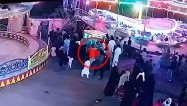 آخرین لحظات زندگی پسر پاکستانی در یک پارک بازی + فیلم (۱۸+)