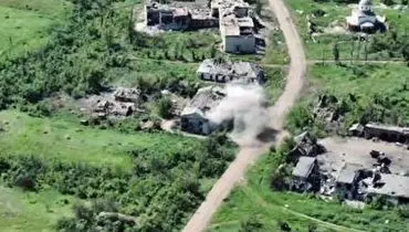 حمله نظامیان اوکراینی به خانه ای که سربازان روسی در آن پناه گرفته بودند+ فیلم