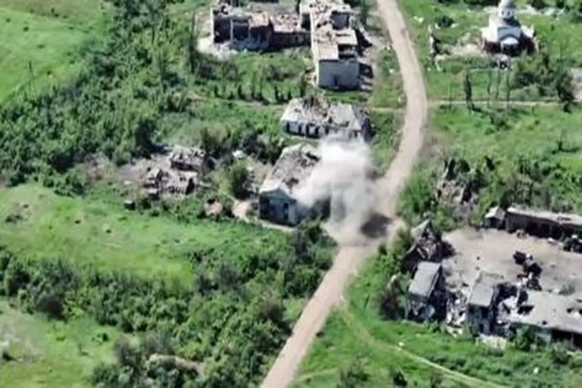 حمله نظامیان اوکراینی به خانه ای که سربازان روسی در آن پناه گرفته بودند+ فیلم