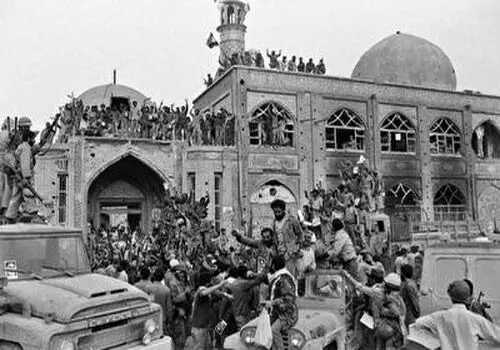 صدای کمتر شنیده شده شهید احمد کاظمى هنگام ورود رزمندگان به خرمشهر/  ‌"آقا میگم من تو شهرم"