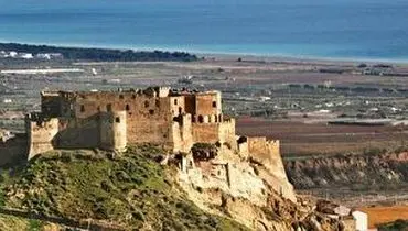 قلعه روکا امپریال؛ یک جاذبه دیدنی در جنوب ایتالیا