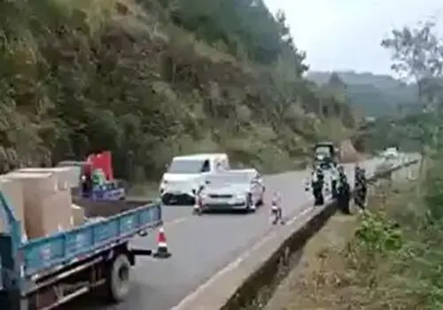  تعقیب‌ وگریز پلیس تهران با سارقان لوازم خودرو+فیلم