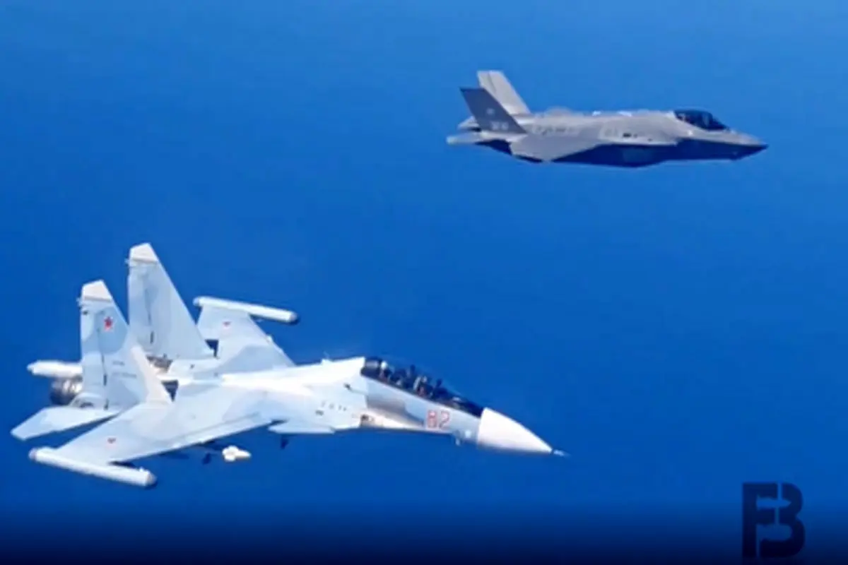تقابل دیدنی جنگنده‌های F-۳۵ با جنگنده سوخو-۳۰ روسیه  بر فراز دریای بالتیک+ فیلم