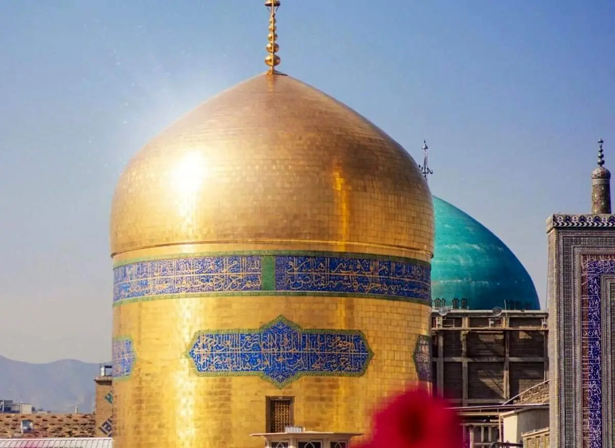 ماجرای روایت داستان سفر شاه عباس اول از اصفهان به مشهد دور گنبد حرم مطهر امام رضا (ع) چیست؟