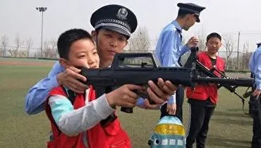 آموزش کار با ادوات نظامی به کودکان چینی در مدارس+ فیلم