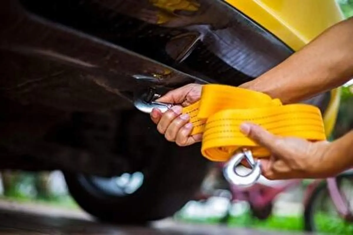 بکسل کردن خودرو با ماشین کنترلی توسط یک کودک!+ فیلم